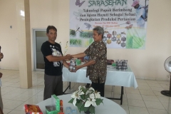 Sarasehan-Teknologi-Pupuk-Berimbang-dan-Agens-Hayati-Sebagai-Solusi-Peningkatan-Produksi-Pertanian-Madiun-27-Oktober-2015-100_7748